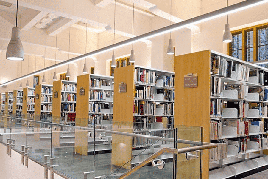 Système d’étagères fixes configurable pour bibliothèque Aetnastak®