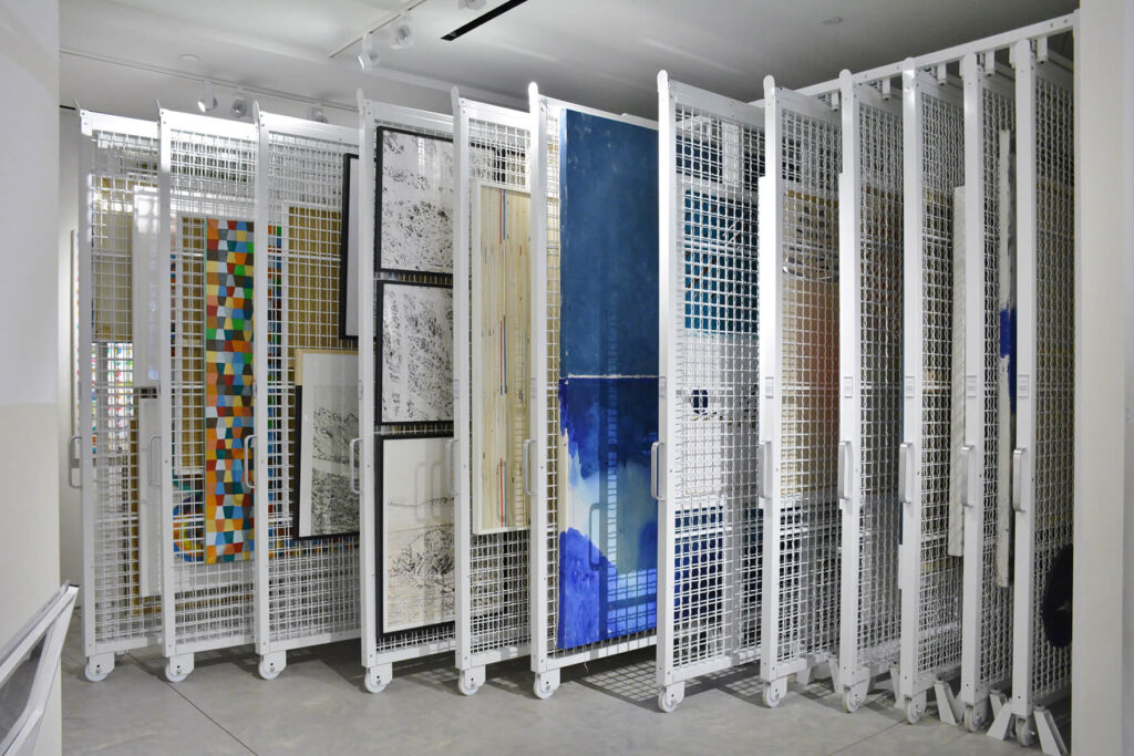 Rangement autoportant avec rails pour œuvres d'arts - Museum storage and art rack